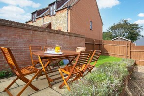 Outdoor dining - 4 Bed in Wells-next-the-sea (oc-1465) (Wells-next-the-Sea)