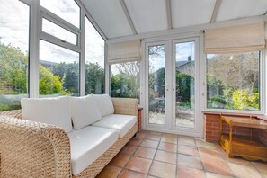 TV - 2 Bed in Whitstable (oc-ek212) (Whitstable)