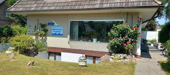 Apartment with kitchenette, dining room, bathroom, bedroom