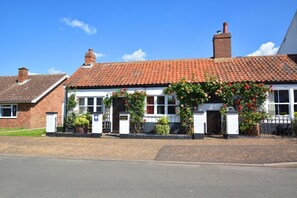Exterior - 2 Bed in Cawston (oc-880) (Cawston)