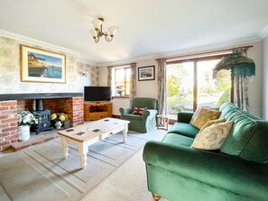 TV - 3 Bed in Weybourne (oc-716) (Weybourne)