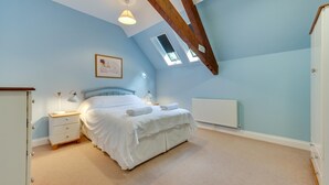 A bedroom with a bed, bedside tables, a radiator, and a skylight. - 3 Bed in Hartfield (oc-tw653) (Hartfield)