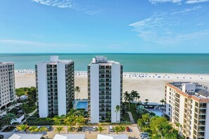 Beach nearby, sun-loungers - Island Winds Direct Gulf Front 2/2 condo on Fort Myers Beach (Fort Myers Beach)