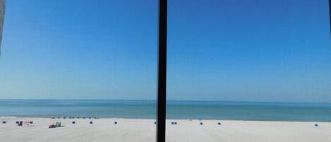 Plage à proximité, chaises longues