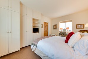 Silitysrauta/-lauta, ilmainen Wi-Fi, vuodevaatteet