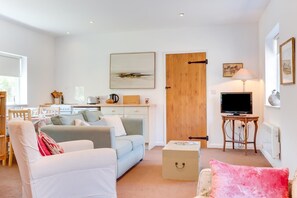 TV - 2 Bed in Wisborough Green (oc-wsx720) (Wisborough Green)