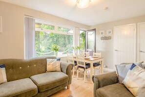 TV - 2 Bed in Weybourne (oc-1590) (Weybourne)