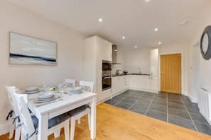 Dining - 2 Bed in Woodchurch (oc-tn625) (Woodchurch)