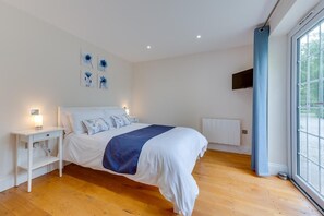 Iron/ironing board, free WiFi, bed sheets - 2 Bed in Woodchurch (oc-tn625) (Woodchurch)