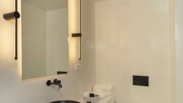 Deluxe Suite, Balcony, City View | Bathroom