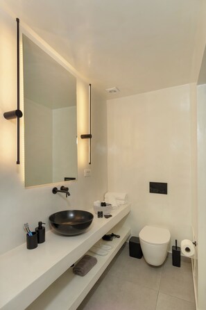 Suite – deluxe, balkong, byutsikt | Bad | Bidé