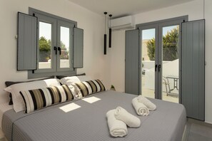 Deluxe Suite, Balcony, City View - LInea Luxury Suites (Fira)