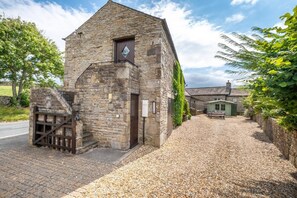 Exterior - 3 Bed in Carperby (oc-ds1033) (Carperby)