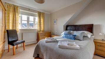 Iron/ironing board, travel cot, free WiFi, bed sheets
