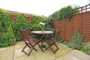 Outdoor dining - 2 Bed in Southwold (oc-scl) (Reydon)