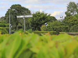 Property grounds - 2 Bed in Southwold (oc-scl) (Reydon)
