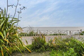 Property grounds - 3 Bed in Southwold (oc-eas) (Southwold)