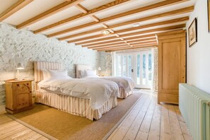 Iron/ironing board, travel cot, free WiFi, bed sheets - 6 Bed in Tresillian (oc-t32987) (Tresillian)