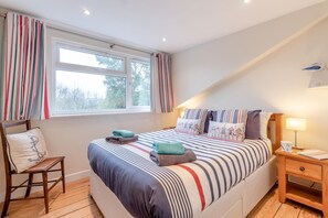 3 bedrooms, iron/ironing board, travel cot, free WiFi - 3 Bed in Middleton (oc-fdp) (Middleton Moor)