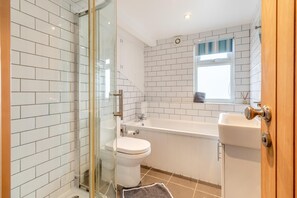 Towels - 3 Bed in Middleton (oc-fdp) (Middleton Moor)