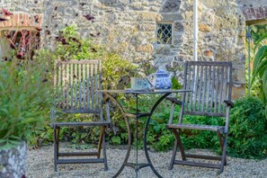 Outdoor dining - 1 Bed in Tresillian (oc-t32988) (Tresillian)