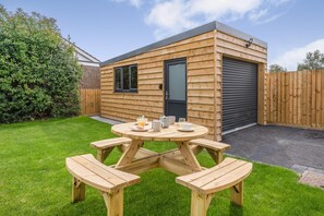 Outdoor dining - 4 Bed in Brecon (oc-m32973) (Brecon)