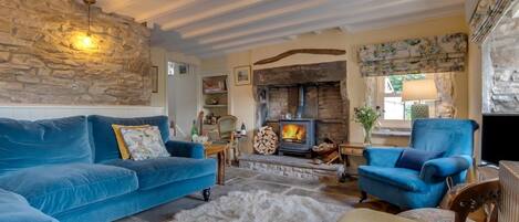 Télévision, cheminée