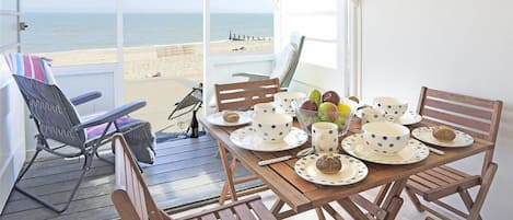 屋外ダイニングエリア