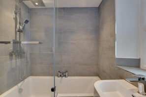 Towels - 3 Bed in Ambleside (oc-gl035) (Ambleside)