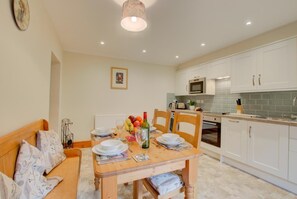 Dining - 2 Bed in Grasmere (oc-gl081) (Grasmere)