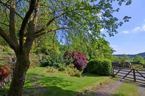 Property grounds - 3 Bed in Ambleside (oc-gl046) (Grasmere)