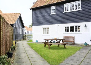 Outdoor dining - 2 Bed in Thorpeness (oc-ab1o) (Thorpeness)