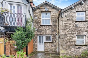 Exterior - 2 Bed in Kendal (oc-gl097) (Kendal)