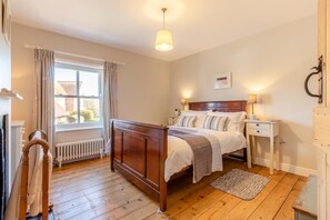 2 bedrooms, iron/ironing board, travel cot, free WiFi - 2 Bed in Aldeburgh (oc-fsh) (Aldeburgh)