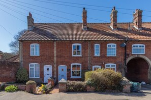 Exterior - 2 Bed in Aldeburgh (oc-fsh) (Aldeburgh)