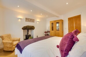 Iron/ironing board, travel cot, free WiFi, bed sheets - 3 Bed in Cark In Cartmel (oc-gl090) (Cark)