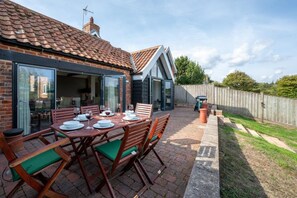 Outdoor dining - 3 Bed in Dunwich (oc-jmc) (Dunwich)