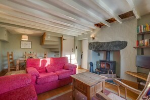 TV, fireplace - 3 Bed in Little Langdale (oc-gl102) (Little Langdale)
