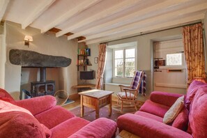 TV, fireplace - 3 Bed in Little Langdale (oc-gl102) (Little Langdale)