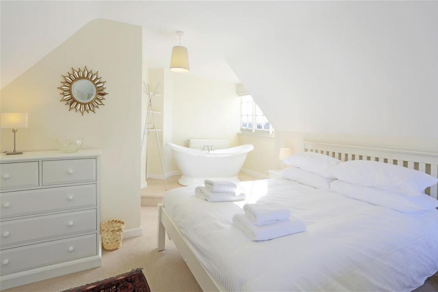 Iron/ironing board, free WiFi, bed sheets