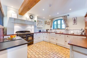 Microwave, oven, dishwasher, high chair - 4 Bed in Dunwich (oc-chd) (Dunwich)