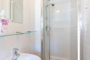 Towels - 4 Bed in Woolacombe (oc-w33003) (Woolacombe)