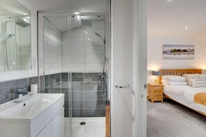 Hair dryer, towels - 2 Bed in Portinscale (oc-gl129) (Portinscale)