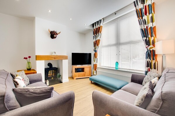 TV - 2 Bed in Portinscale (oc-gl129) (Portinscale)