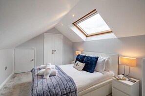 Iron/ironing board, travel cot, free WiFi, bed sheets - 2 Bed in Chapel Stile (oc-gl103) (Chapel Stile)
