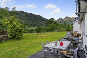 Outdoor dining - 2 Bed in Chapel Stile (oc-gl103) (Chapel Stile)