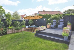 Outdoor dining - 3 Bed in Eastbridge (oc-cob) (East Bridge)