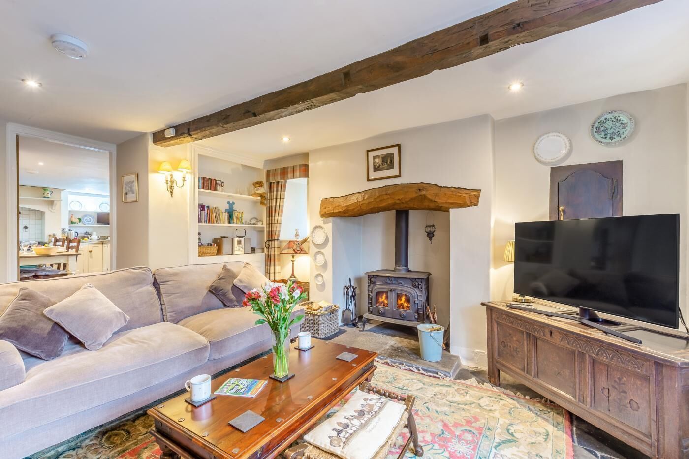 TV, fireplace