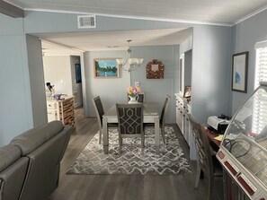 Interior - Cozy 2-bedroom, in a 55 plus’s gated community, in beautiful Sarasota Fl (Sarasota)