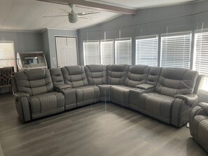 Living area - Cozy 2-bedroom, in a 55 plus’s gated community, in beautiful Sarasota Fl (Sarasota)